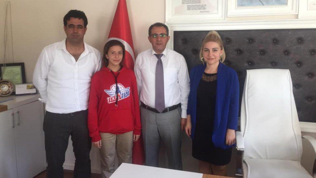 Özel Söke Ortaokulu Öğrencimiz Aslısah Bakırcı ve Öğretmenimiz Mustafa Tuncal İlçe Milli Eğitim Müdürümüz Sayın Şerafettin YAPICI' yı Ziyaret Ettiler