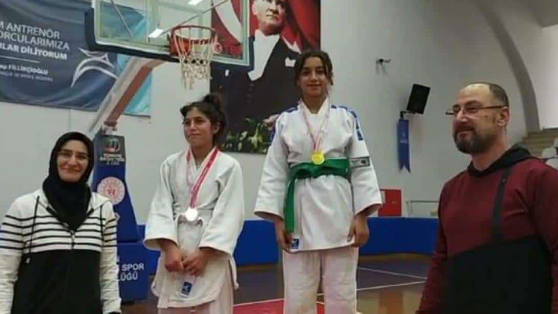 Okul Sporları Yıldız Kızlar Judo  İl Şampiyonasında İlçemiz Batı Söke Çimento Ortaokulu Öğrencisi Elif TİRYAKİ Aydın 1.si olmuştur