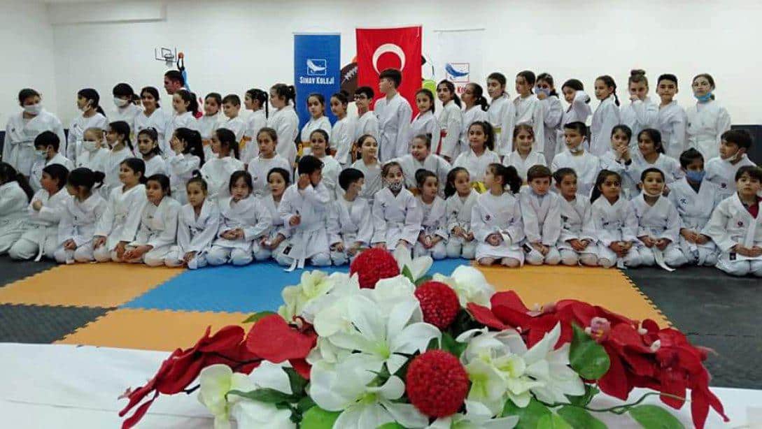 Aydın'da yapılan okullar arası karate turnuvasında ilçemiz okulları çeşitli dereceler kaznmıştır