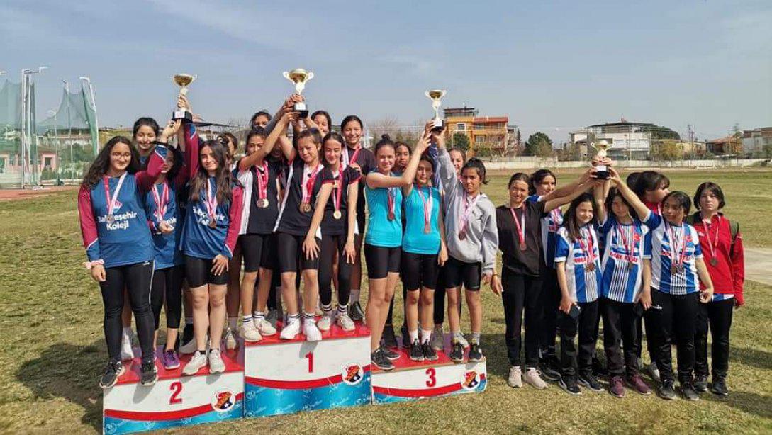 Okullar arası Atletizm yarışmalarında Ali Rıza Efendi Ortaokulu Yıldız Kızlarda İl 2.si, Küçük Kızlarda İl 3.sü olmuştur. Masa Tenisinde ise Deniz BOZKURT İl 2.si olmuştur