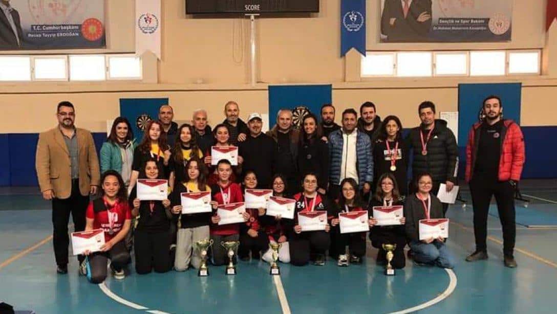 Felekşan Fırat Ortaokulu Yıldız Kızlar Dart Takımı İncirliova Spor Lisesi'nde yapılan yarışmada İl 1.si olarak 9-10 Şubat 2023 tarihlerinde Kütahya'da yapılacak bölge finallerinde İlimizi temsil etmeye hak kazanmıştır