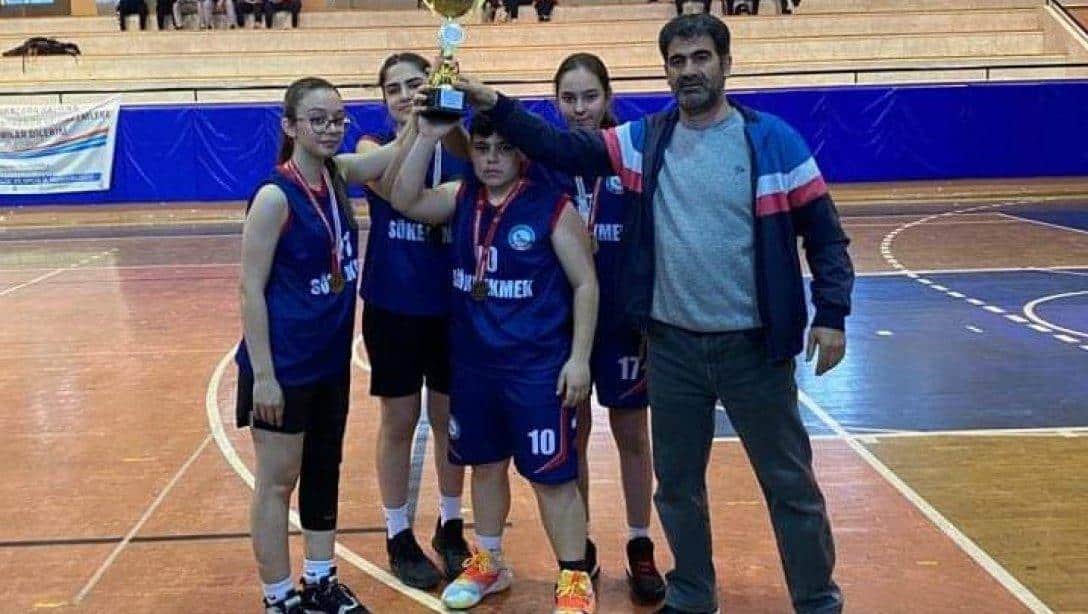 Yavuz Selim Anadolu Lisesi Genç Kız Basketbol Takımı Aydın'da Yapılan Okullar Arası 3x3 Basketbol Turnuvasında İl 1.si Oldu 