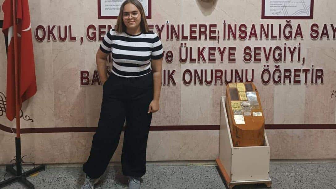 Bir LGS Türkiye Birinciliği daha İlçemizden çıktı. Kocagözoğlu Ortaokulu öğrencimiz Melek KUĞ Liselere Geçiş Sınavında TÜRKİYE 1.si oldu.