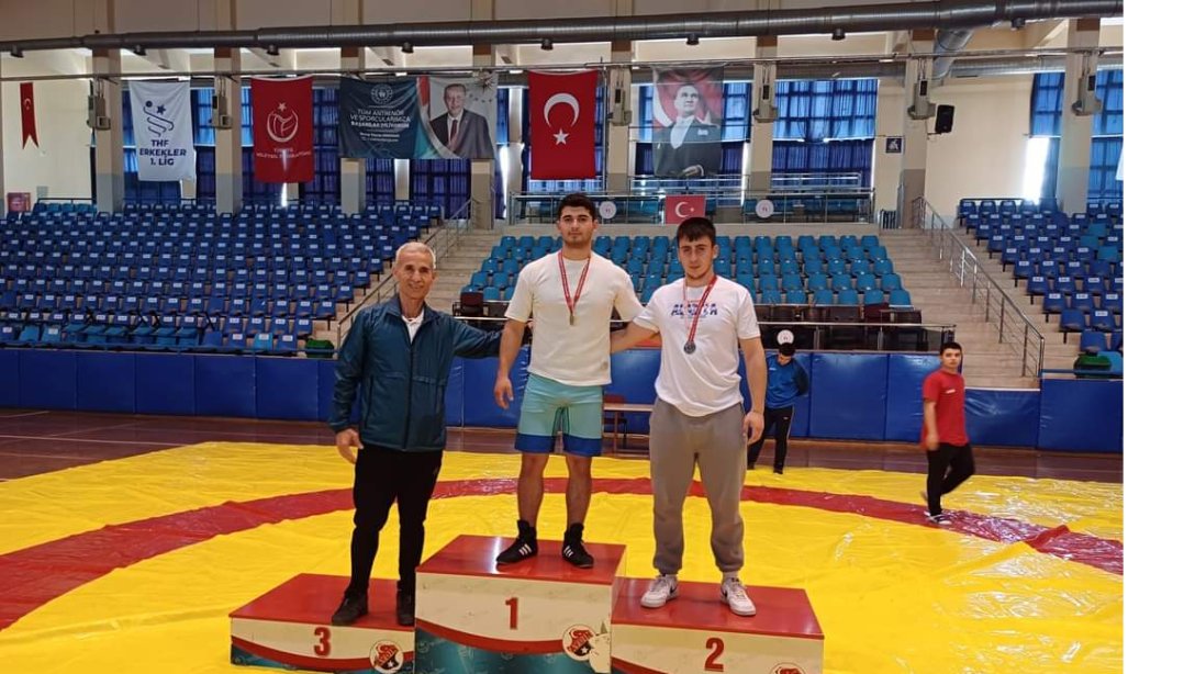 İlçemiz Söke MTAL öğrencisi Oğuzhan ASLANTÜRK Aydın'da yapılan serbest güreş müsabakalarında  92 kg. da İl 1.si olmuştur