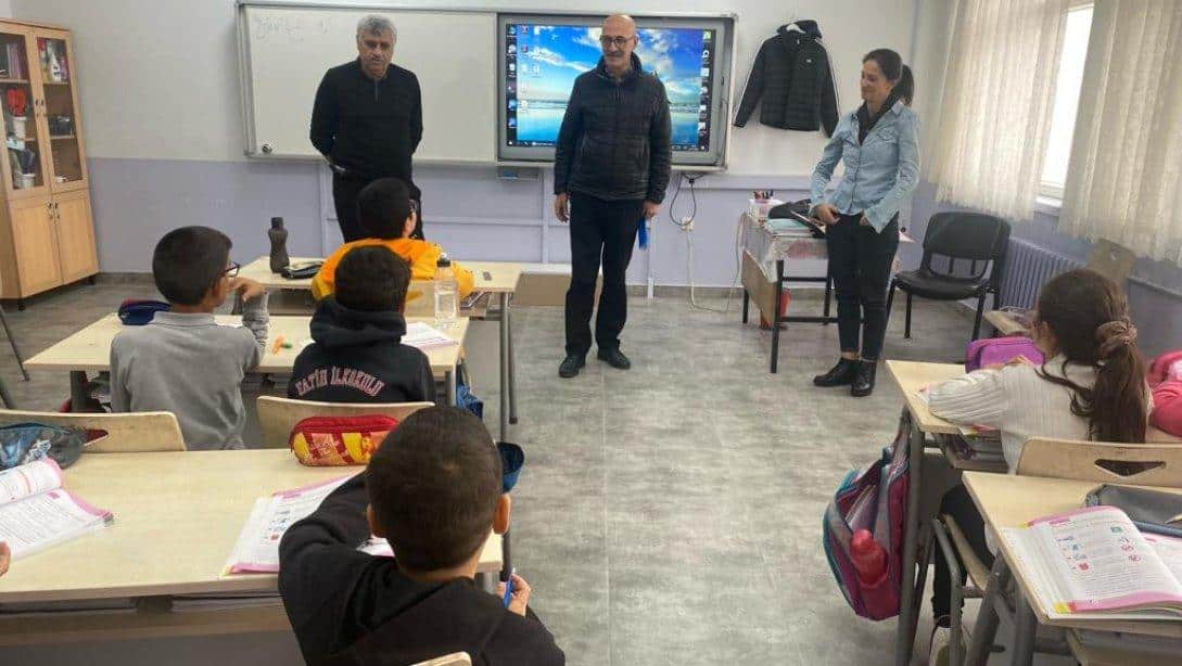 İlçe Milli Eğitim Şube Müdürümüz Sayın Mustafa ÖZAY; Savuca Fatma Suat İlk/Ortaokulu ile Fatih İlk/Ortaokulunu ziyaret ederek, yönetici ve öğretmenlerle eğitim öğretim faaliyetleri hakkında istişarelerde bulunmuştur