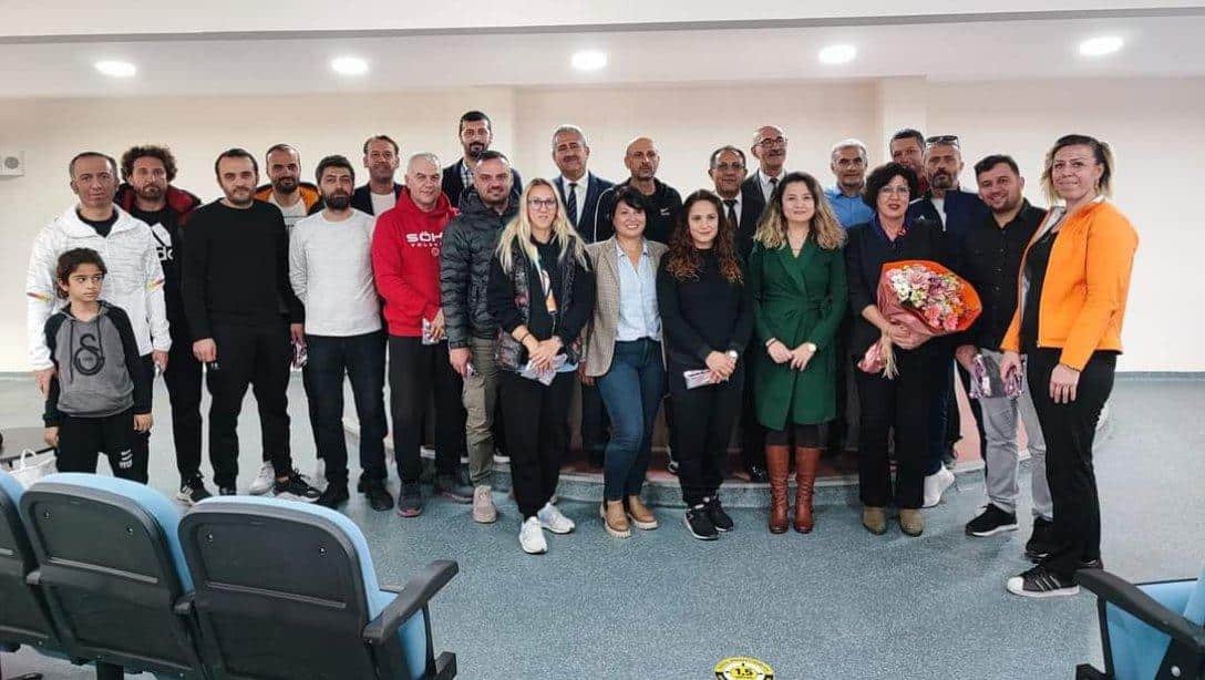 24 Kasım Öğretmenler Günü kapsamında; Aydın'da yapılan öğretmenler arası voleybol turnuvası ile akıl ve zeka oyunları turnuvasında dereceye giren öğretmenlerimize ödülleri takdim edildi