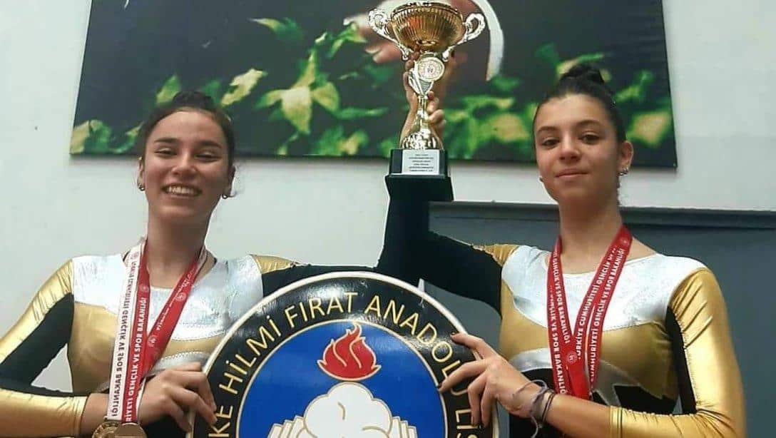 Aydın'da yapılan okullar arası Artistik Jimnastik müsabakalarında İlçemiz Hilmi Fırat Anadolu Lisesi öğrencilerinden üstün başarı...