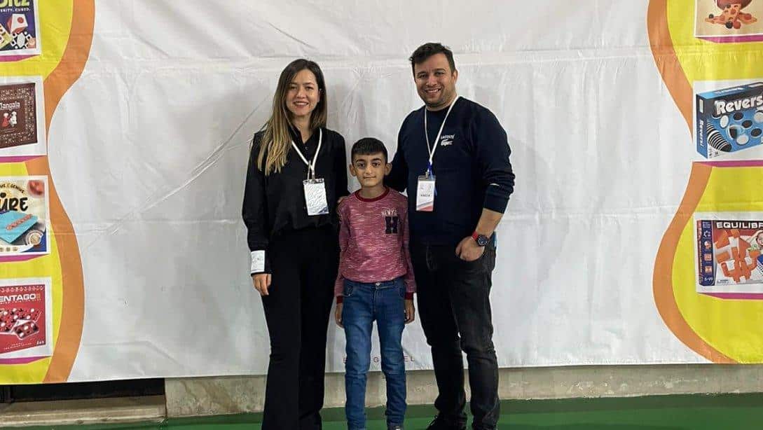 Aydın'da yapılan Akıl ve Zeka Oyunları turnuvasında Sazlıköy Hilmi Fırat İlkokulu Öğrencimiz Çınar Baltacı 