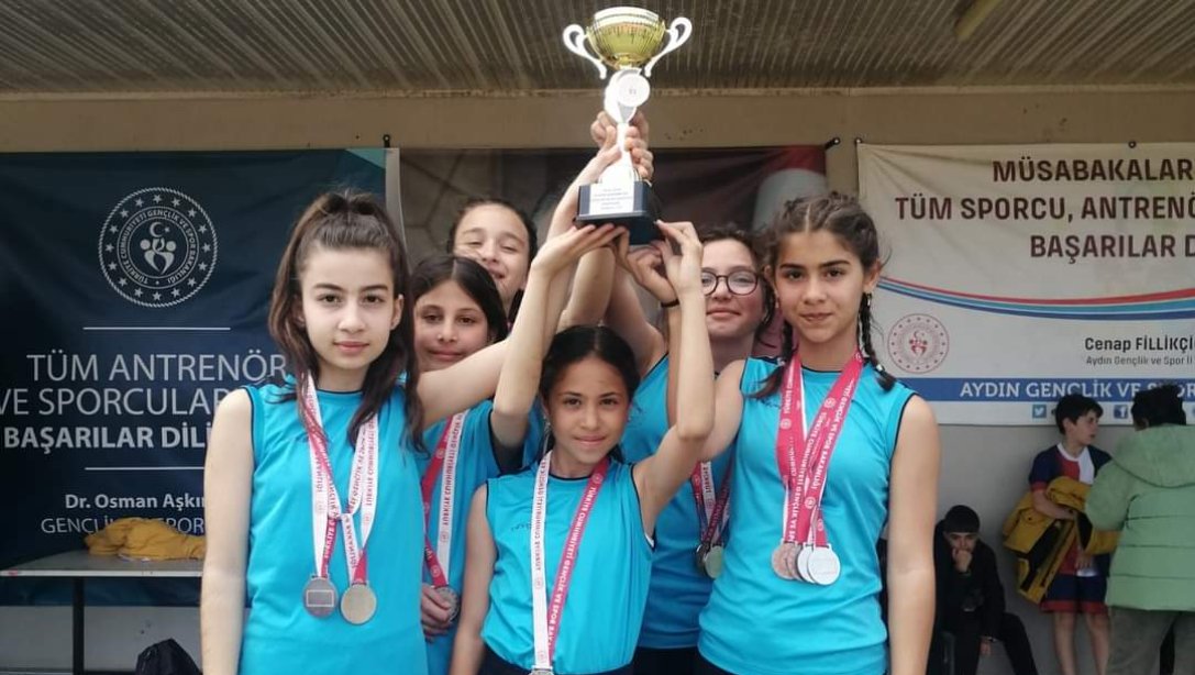 Aydın'da yapılan okullar arası  yarışmalarda Ali Rıza Efendi Ortaokulu Küçük Kızlar atletizm takımı İl 2.si olmuştur.