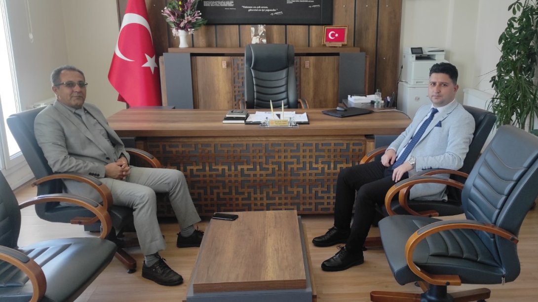 Köşk İlçe Milli Eğitim Müdürü Sayın Selim KARATAŞ, İlçe Milli Eğitim Müdürümüz Sayın Şerafettin YAPICI'yı ziyaret etmiştir.