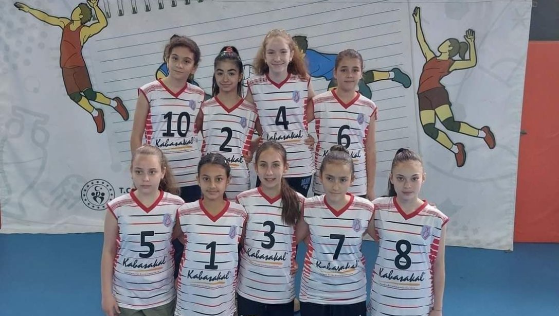 Behiye Hanım Ortaokulu Küçük Kızlar Voleybol Takımı Rize'de yapılan voleybol turnuvasında Türkiye 4.sü olmuştur.