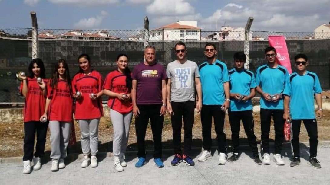 Aydın'da yapılan Okullar arası BOCCE yarışmalarında ilçemiz Adnan Menderes Mesleki ve Teknik Anadolu Lisesi Genç Kızlar Bocce Takımı İl 1.si, Erkek Takımı ise İl 4.sü olmuştur.