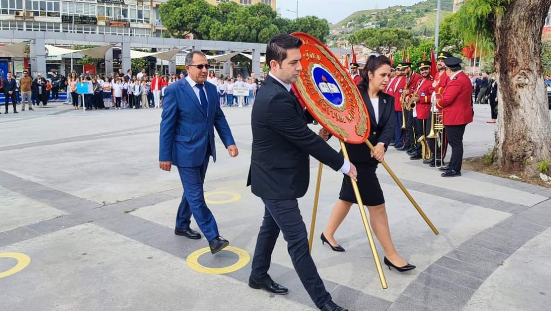 Türkiye Büyük Millet Meclisi'nin açılışının 104. Yıl dönümü ve 23 Nisan Ulusal Egemenlik ve Çocuk Bayramı nedeniyle Atatürk Anıtı'na Çelenk Sunma Töreni Yapıldı. 