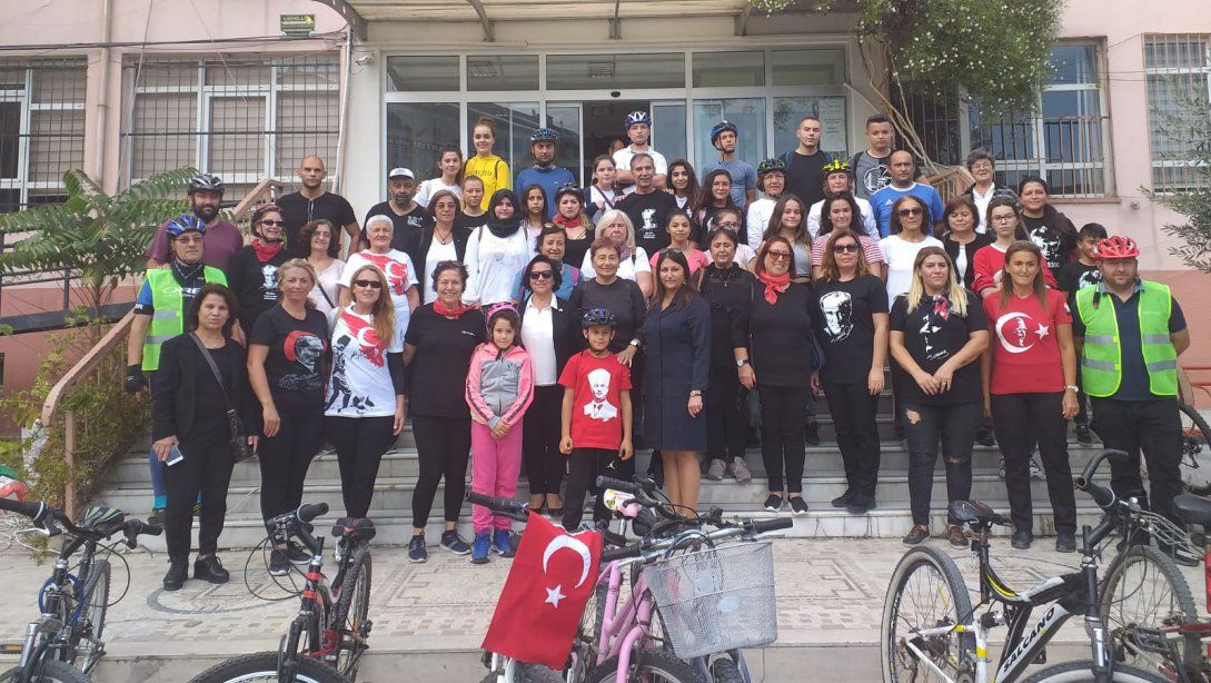 Cafer Efe Mesleki ve Teknik Anadolu Lisesi Öğrenci ve Öğretmenleri ile Söke Kent Konseyi Üyeleri Tarafından Ata' ya Saygı Bisiklet Turu Gerçekleştirildi