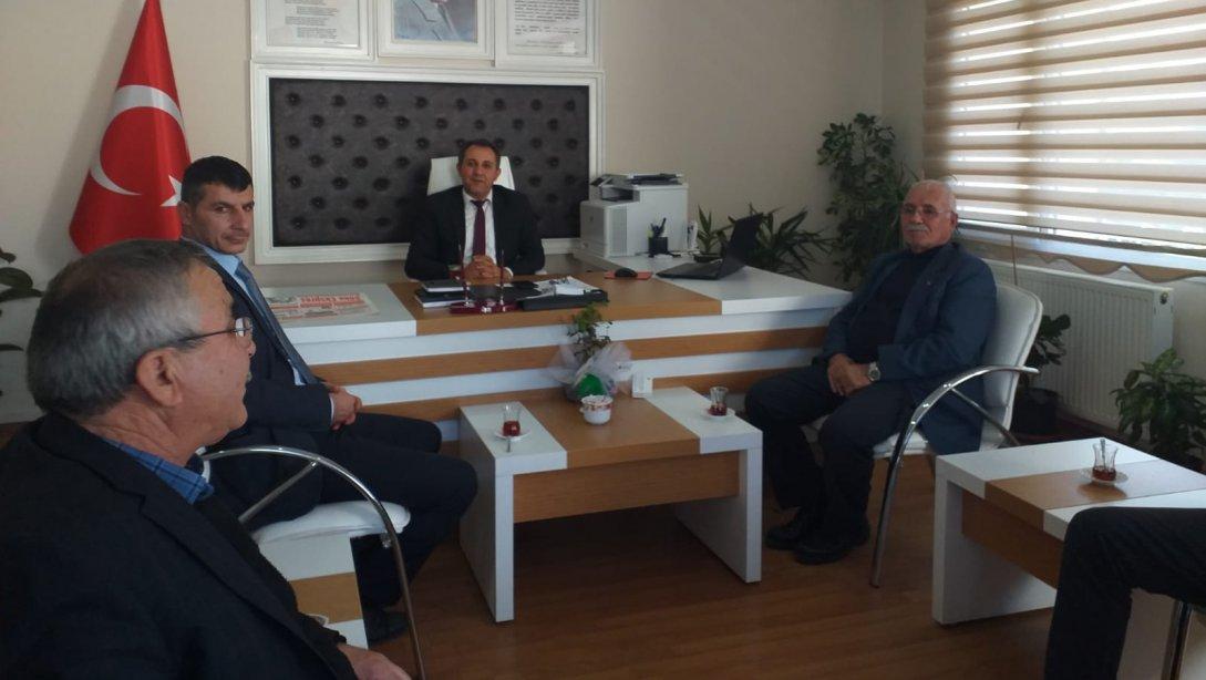 Söke MHP İlçe Başkanı Ömer AKALIN ve Yönetim Kurulu İlçe Milli Eğitim Müdürümüz Sayın Şerafettin YAPICI' yı Makamında Ziyaret Ettiler