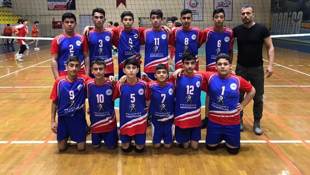 Sazlı Hilmi Fırat Ortaokulu Yıldız Erkek Voleybol Takımımız Gruplarda Manisa ve İzmir Takımlarını Yenerek Türkiye Finallerine Katılmaya Hak Kazandı