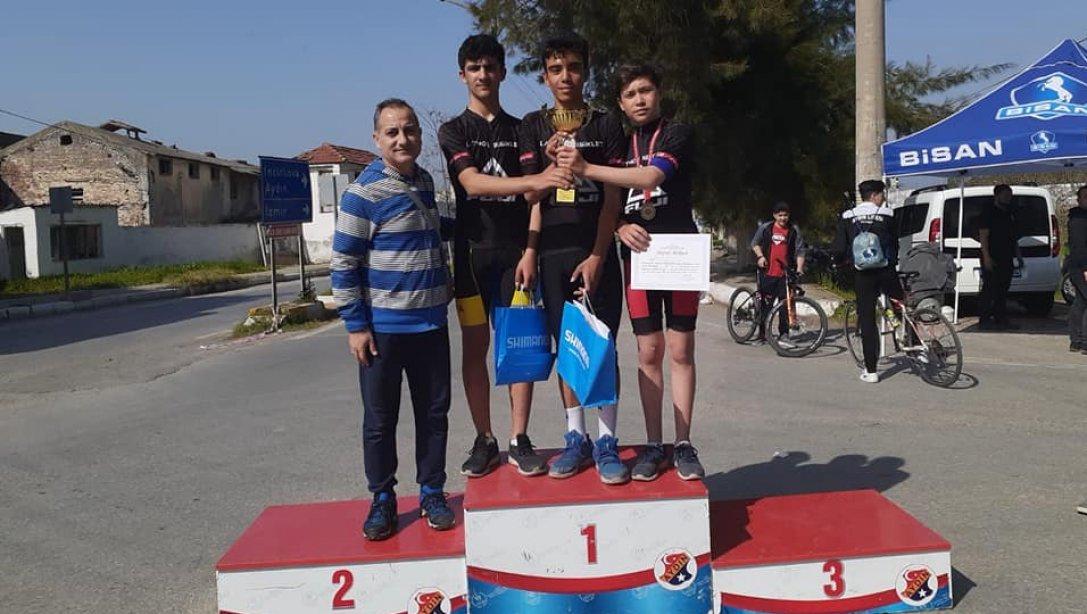 Söke Mesleki ve Teknik Anadolu Lisesi Bisiklet Takımımız Aydın' da Yapılan Okullar Arası Yarışmada İl Birincisi Oldu