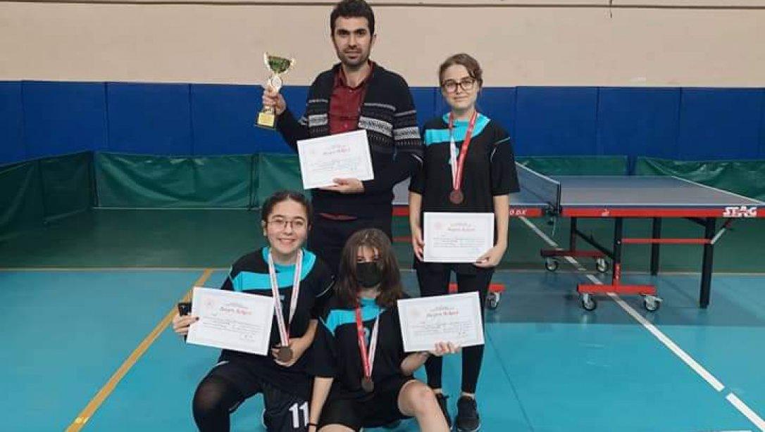 Söke Yavuz Selim Anadolu Lisesi Masa Tenisi Takımı Aydın'da düzenlenen okullar arası turnuvada il 4.sü olmuştur