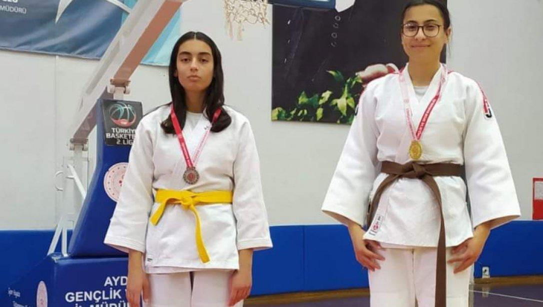 Söke Yavuz Selim Anadolu Lisesi öğrencisi Sümeyye YERLİKAYA Aydın'da yapılan liseler arası Judo turnuvasında il 2.si olmuştur