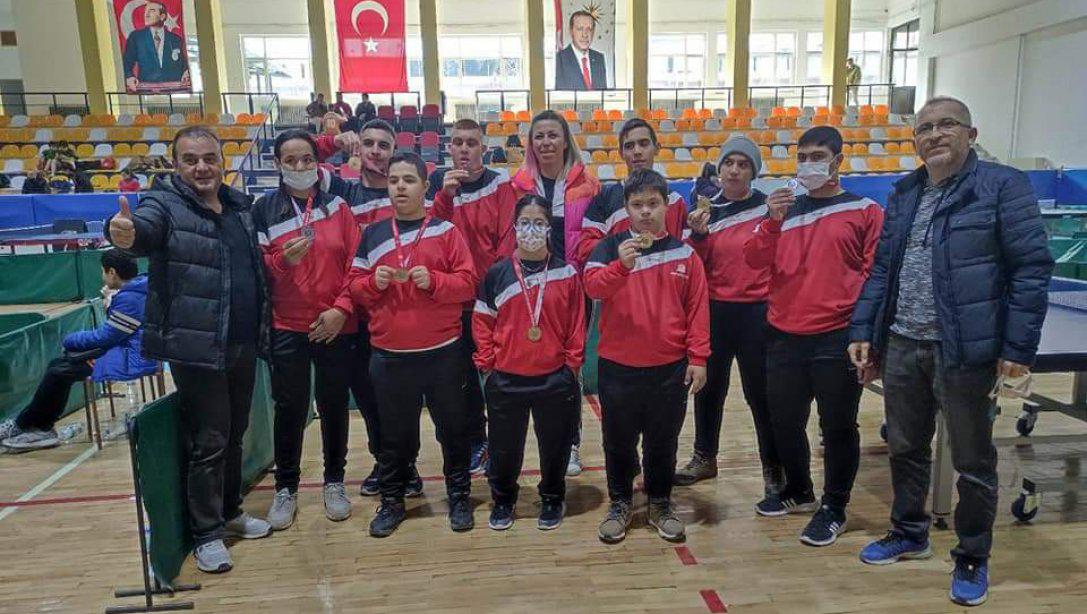 Kıryarlar Özel Eğitim Uygulama Okulu masa tenisi takımımız Aydın'da yapılan özel sporcular kategorisinde tüm yaş gruplarında il 1.si oldu
