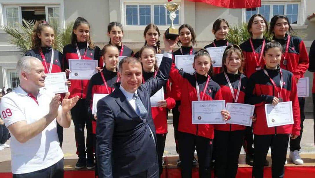 Okullar arası spor müsabakalarında İl, Bölge ve Türkiye dereceleri alan Özel Söke Amerikan Kültür Koleji öğrencileri için ödül töreni yapıldı