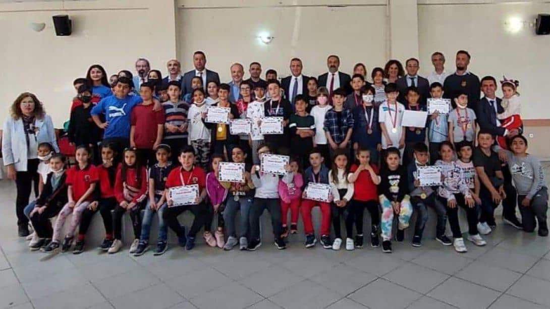 23 Nisan Ulusal Egemenlik ve Çocuk Bayramı Satranç Turnuvası Sazlı Mahallesi Kültür Salonu'nda düzenlenmiştir