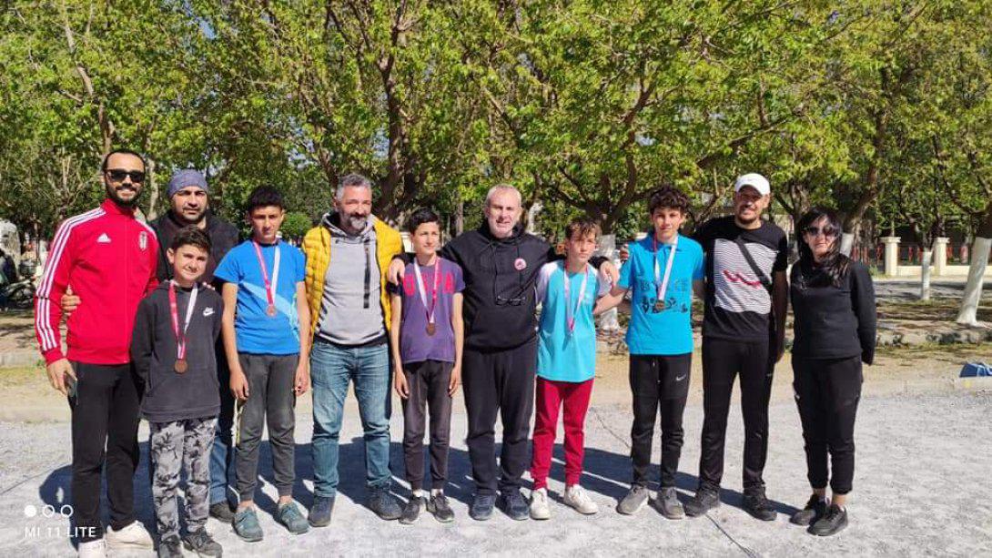 Aydın'da yapılan Bocce Turnuvasında Ali Rıza Efendi Ortaokulu öğrencileri 4 Madalya birden kazanmıştır