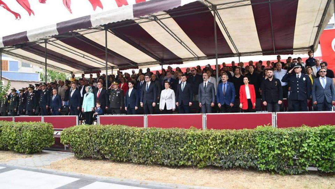 Gazi Mustafa Kemal Atatürk'ün 19 Mayıs 1919'da Samsun'a çıkışı ve Kurtuluş Savaşı'mızın başlangıcının 103. Yıldönümü nedeniyle Atatürk Anıtı'na Çelenk Sunma Töreni yapılmıştır