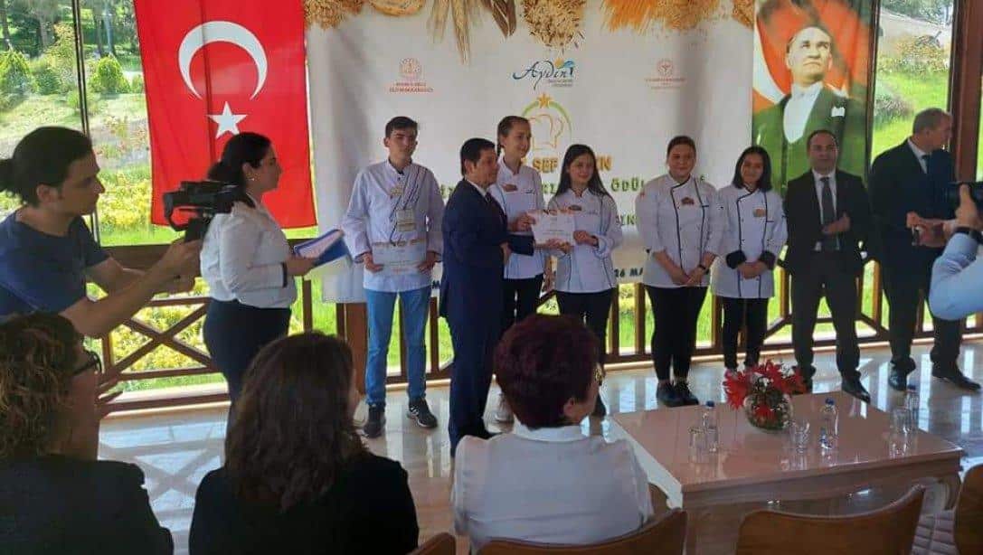 Cafer Efe MTAL öğrencilerimiz Aydın'da yapılan Yıldız Şef Glutensiz Yemek Yarışmasında İl 2.si oldu