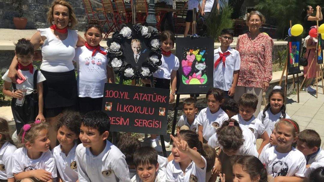 İlçemiz 100. Yıl Atatürk İlkokulu öğrencileri ve öğretmenleri tarafından hazırlanan yıl sonu resim sergisinin açılışı yapıldı
