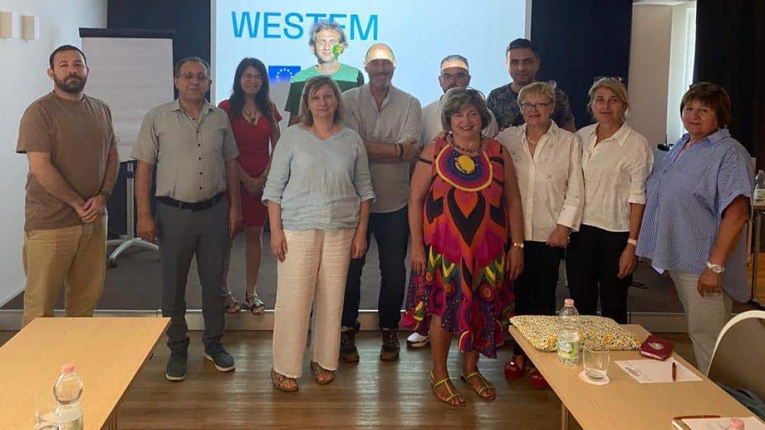Fransa koordinatörlüğündeki Stem ve Girişimcilik konulu WESTEM projemizin 3. Learning-Teaching-Training (Öğrenme-Öğretme-Eğitm) faaliyeti İtalya'nın Rimini şehrinde 26-28 haziran tarihleri arasında gerçekleştirilmiştir