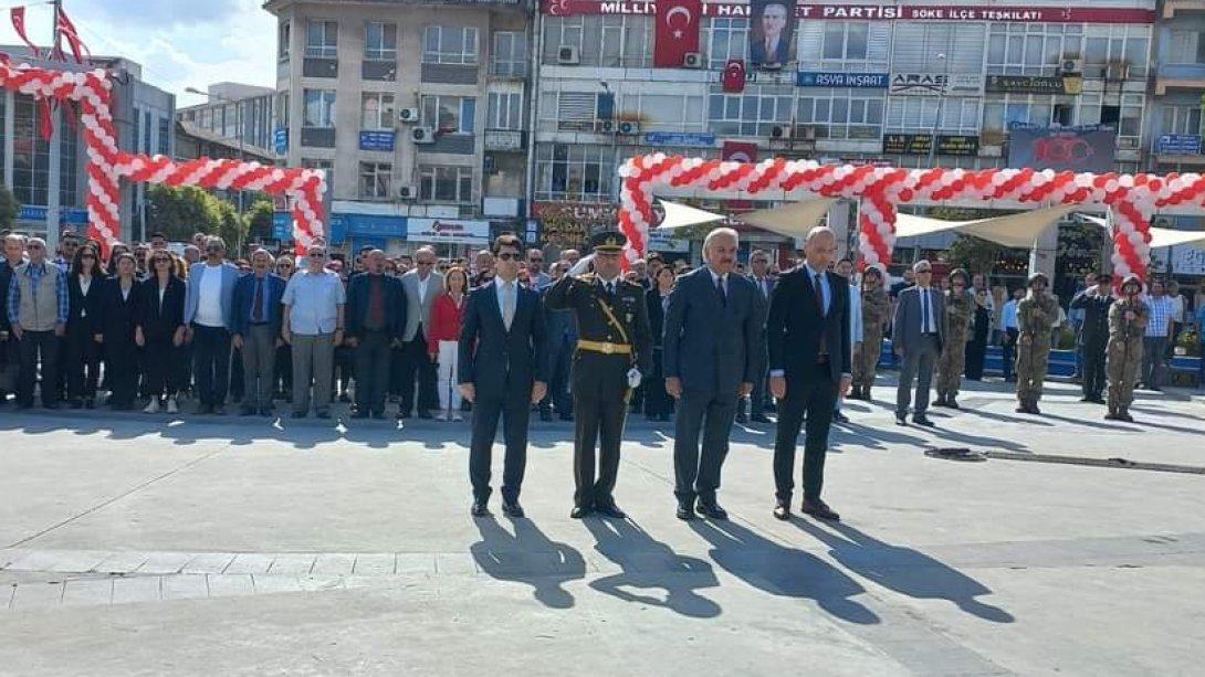 Cumhuriyetimizin 100.Yıl dönümü nedeniyle; Atatürk Anıtı'na Çelenk Sunma Töreni yapılmıştır