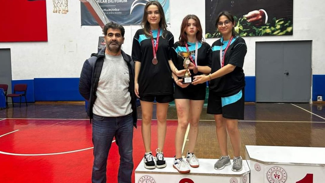 Aydında Yapılan Okul Sporları Turnuvasında Söke Yavuz Selim Anadolu Lisesi Genç Kızlar Masa Tenisi Takımı İl 3.sü olmuştur. 