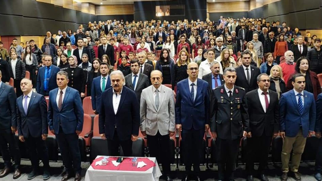 12 Mart İstiklal Marşı'nın Kabulü ve Mehmet Akif ERSOY'u Anma Günü nedeniyle Şehit Faruk Demir Anadolu İmam Hatip Lisesi'nde tören yapıldı.