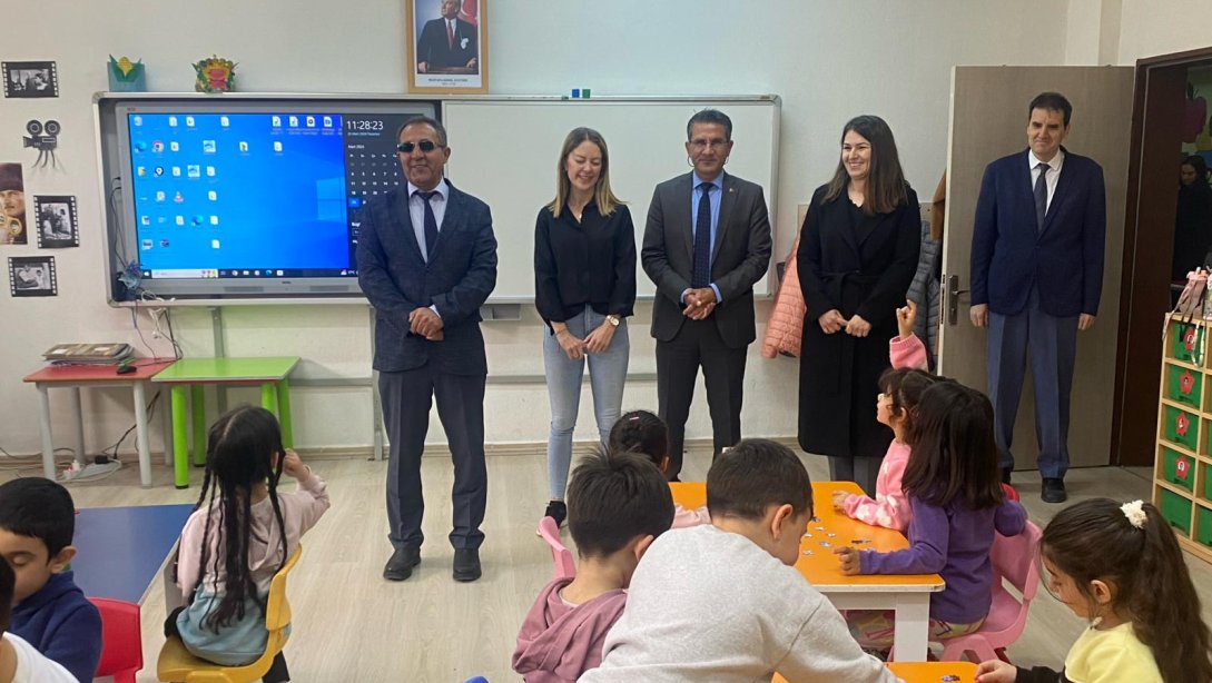 İlçe Milli Eğitim Müdürümüz Sayın Şerafettin YAPICI, 100.Yıl Atatürk İlkokulu'nu ziyaret ederek, yönetici ve öğretmenlerimizle eğitim öğretim faaliyetleri hakkında istişarede bulunmuştur.
