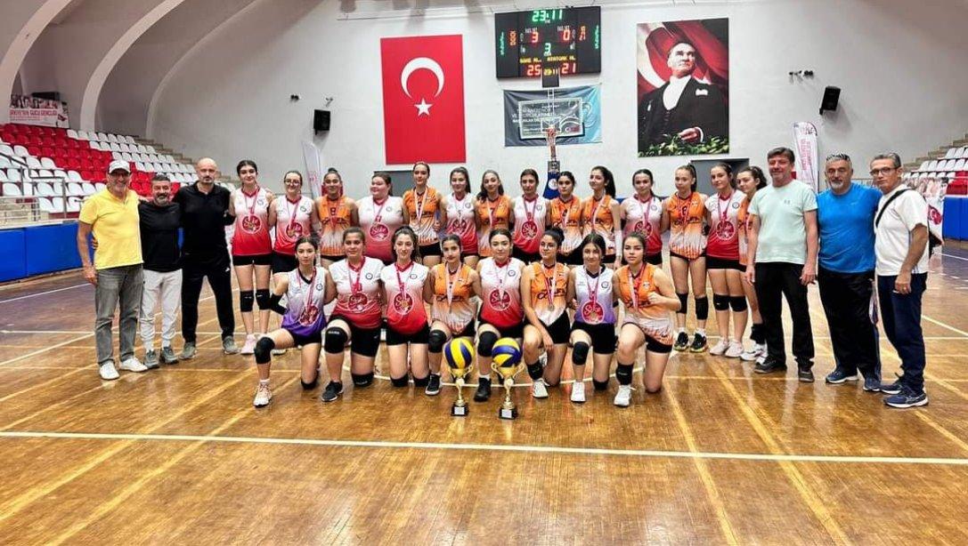 2023-2024 eğitim-öğretim yılı okul sporları voleybol müsabakalarında final maçını kazanan İlçemiz Söke Anadolu Lisesi Genç Kızlar Voleybol Takımı Aydın Şampiyon olmuştur.