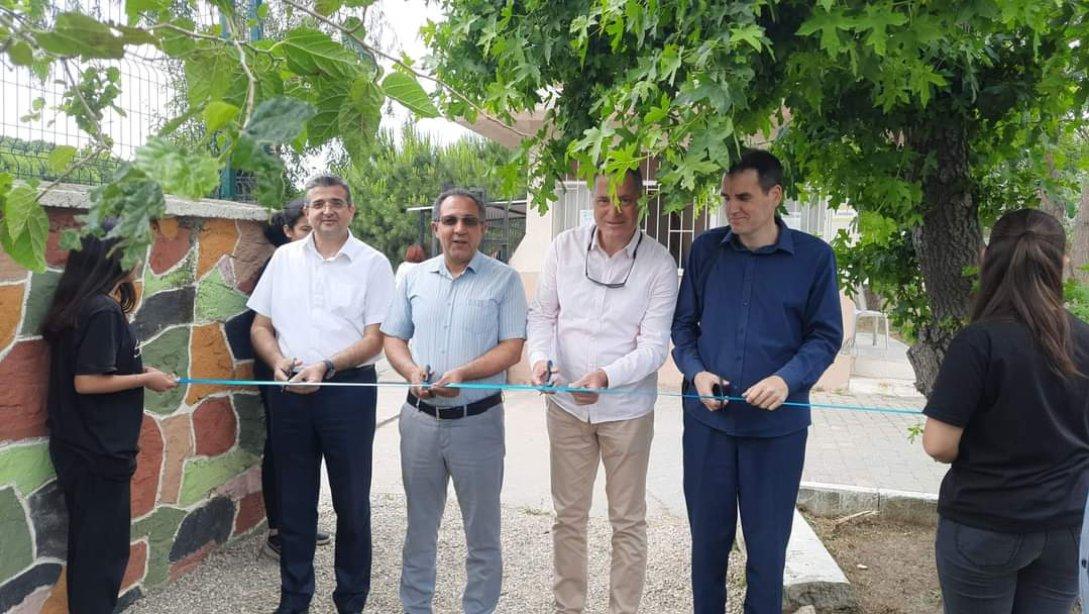 19 Mayıs Gençlik ve Spor Bayramı nedeniyle Hilmi Fırat Anadolu Lisesi'nde Gençlik Haftası kapsamında resim sergisi açılışı yapıldı ardından gençlik konseri düzenlendi