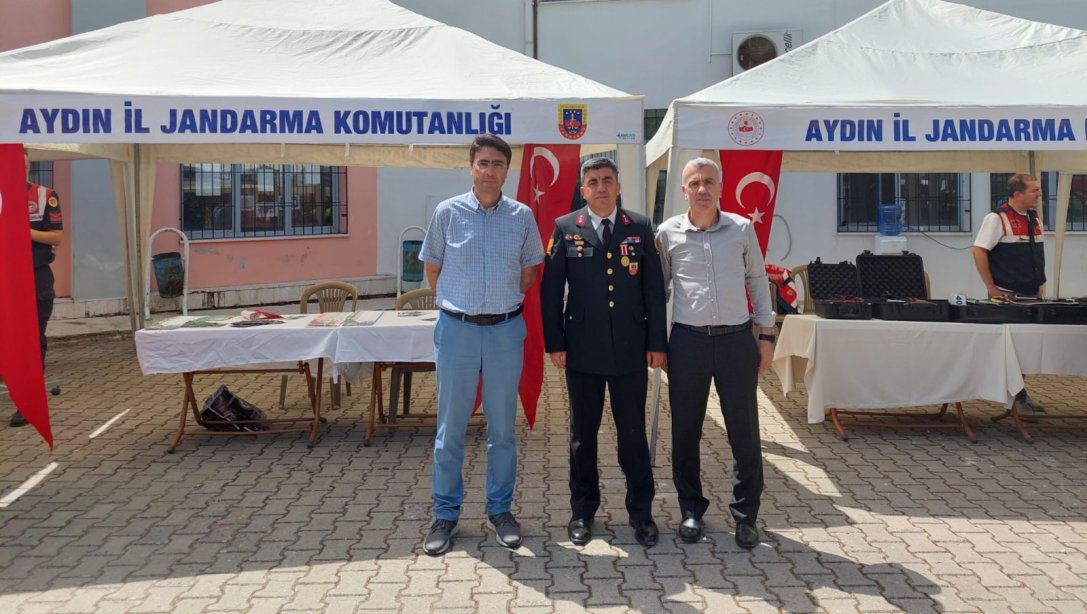 Jandarma Genel Komutanlığı'nın 185. Kuruluş Yıl Dönümü Kutlama Etkinlikleri ve JSGA Başkanlığı Tanıtım Faaliyetleri kapsamında İlçemiz Şehit Faruk Demir AİHL'de düzenlenen programa öğrencilerimiz büyük ilgi göstermiştir.