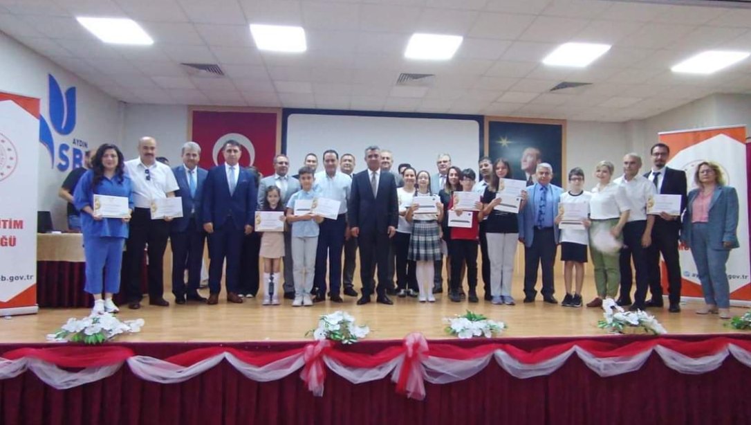 Kitap Okuyan Aydın Nesiller projesinin ödül töreni Aydın Sosyal Bilimler Lisesi'nde gerçekleşti.