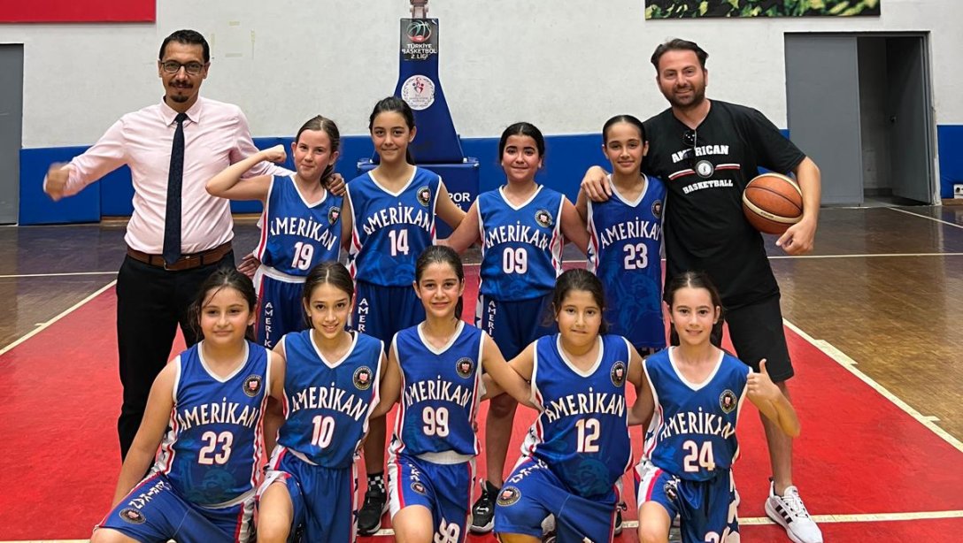 İlçemiz Söke Amerikan Kültür Koleji İlkokulu, minikler kategorisinde Erkek ve kız basketbol takımlarıyla her iki kulvarda da  şampiyon olmuştur.