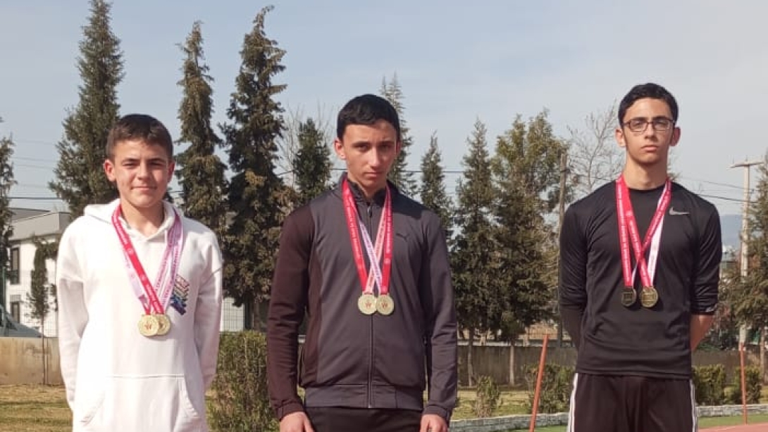 Şehit Emre Acar Cumhuriyet Anadolu Lisesinden 3 tane 