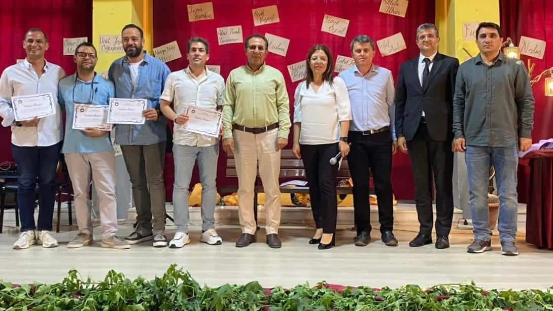 İlçe Milli Eğitim Müdürümüz Sayın Şerafettin YAPICI, Söke Hilmi Fırat Anadolu Lisesi tarafından düzenlenen resim sergisi ve şiir dinletisine katılmıştır