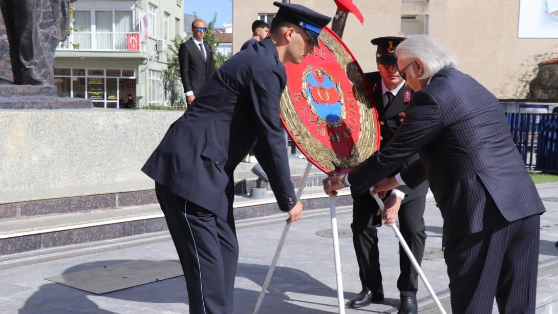 Cumhuriyetimizin 102. Kuruluş Yıl Dönümü nedeniyle Atatürk Anıtı'na Çelenk Sunma Töreni gerçekleşritilmiştir.